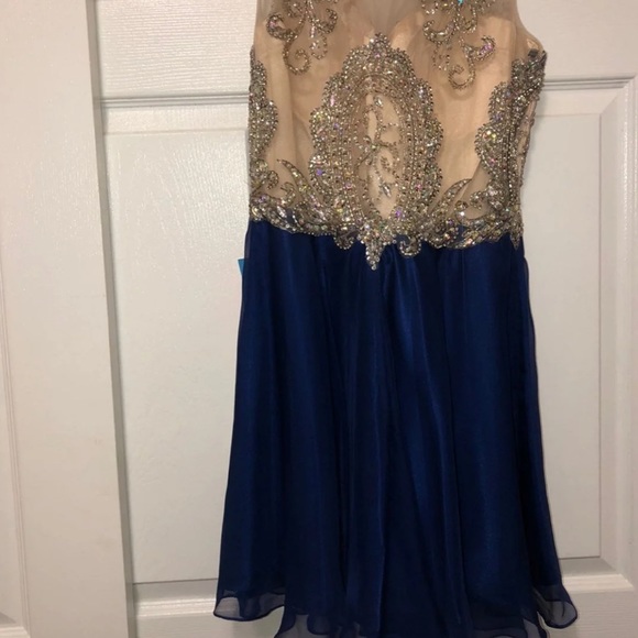 Dress - Picture 4 of 5